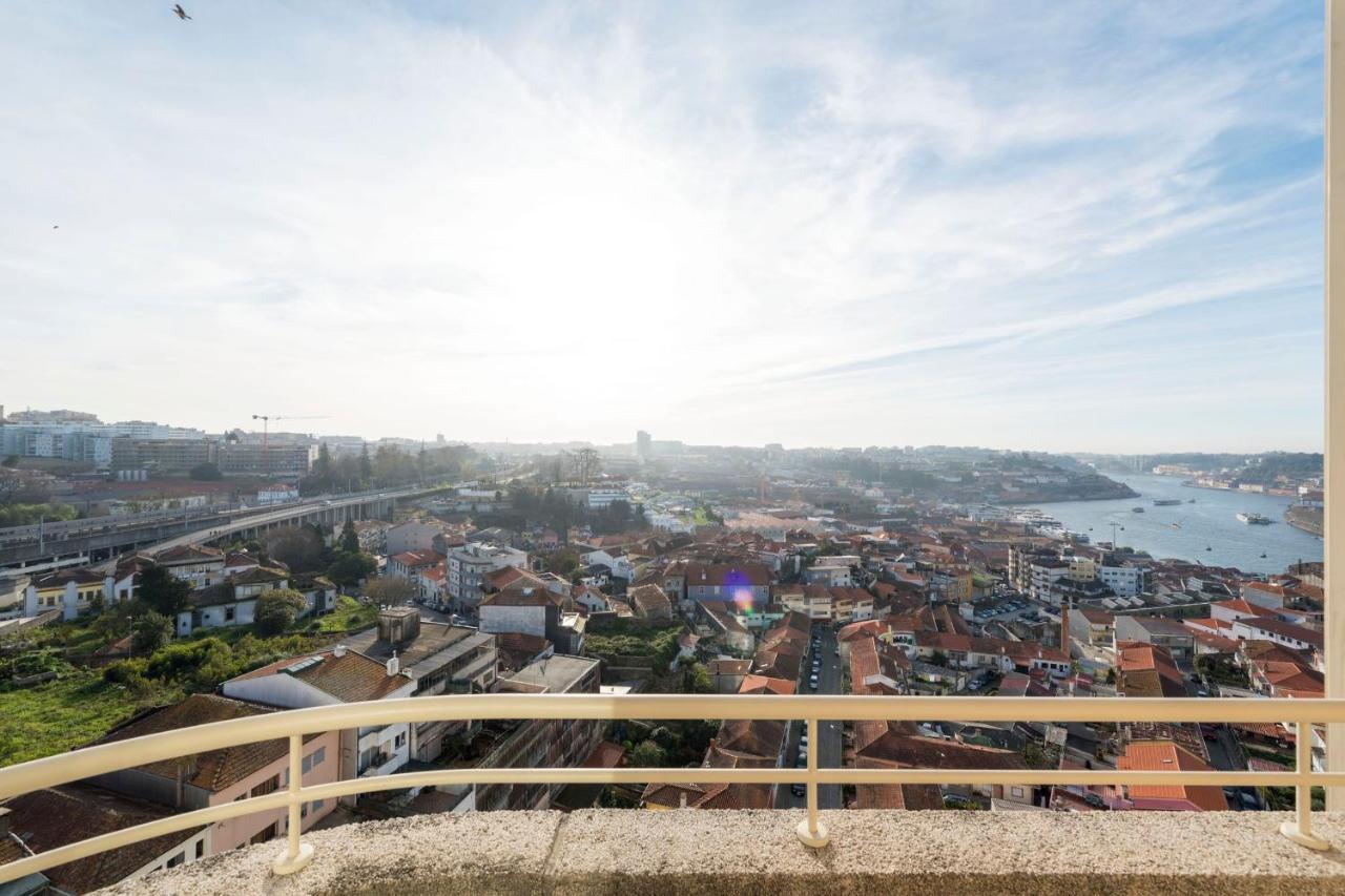 וילה נובה דה גאיה Lovelystay - 1Br Flat With Stunning Views Over Porto מראה חיצוני תמונה